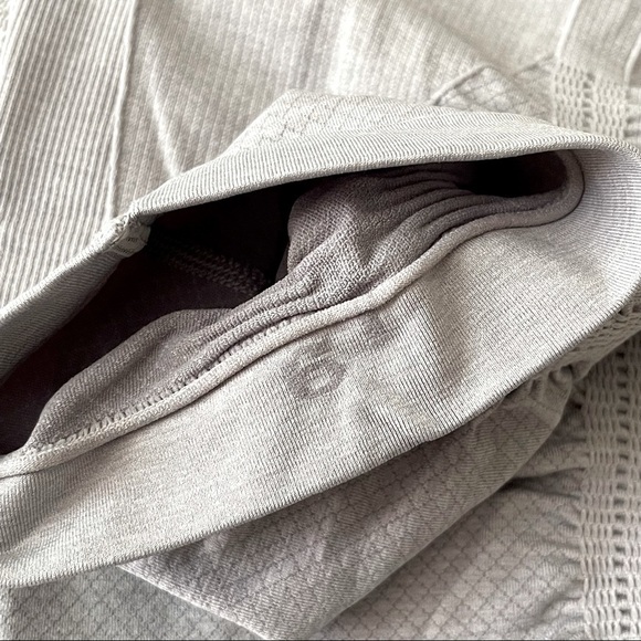 Lululemon Flow Compression Leggings Shorts Crop Rushed Stretchy In Gray Size 6 - Picture 9 of 9